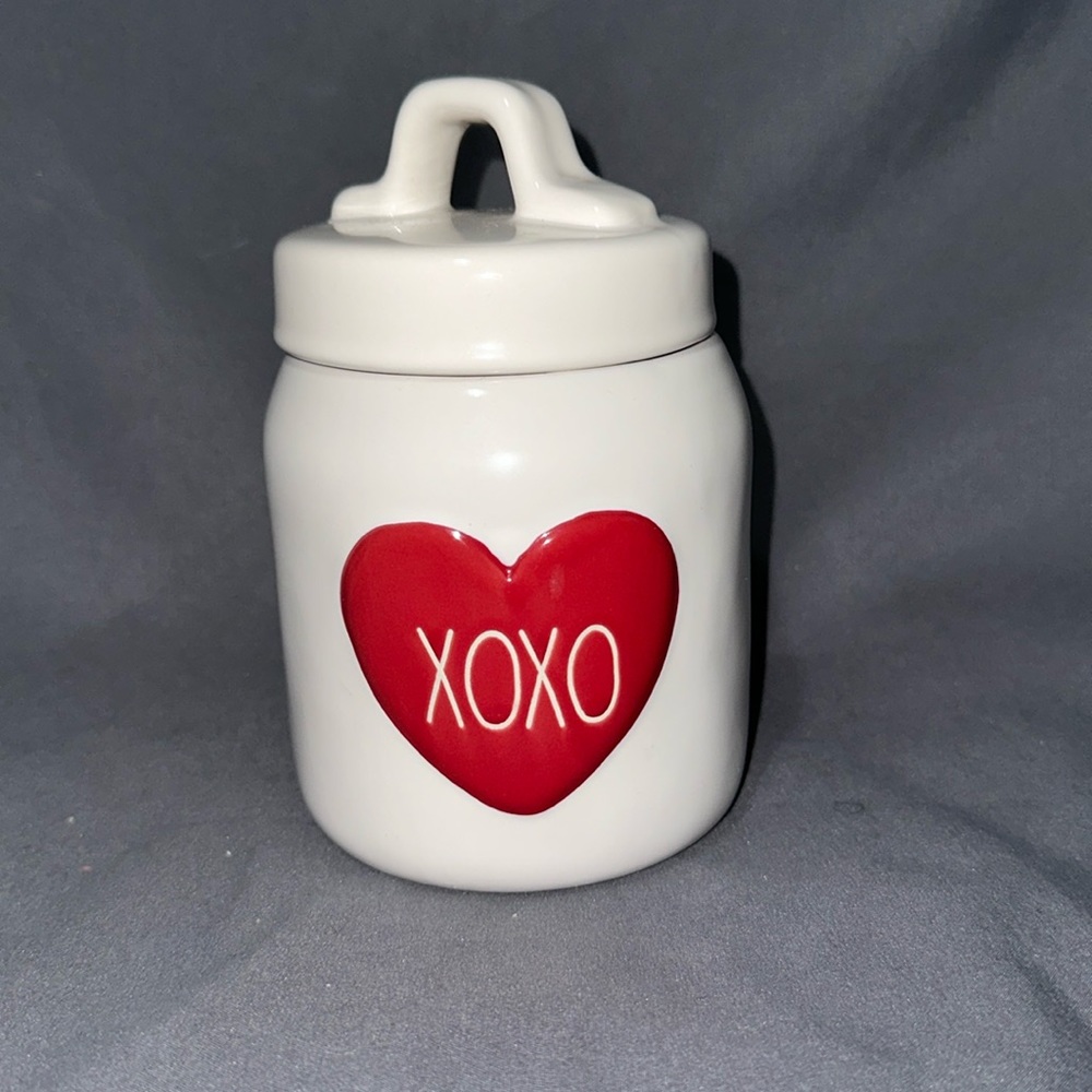 Heart XOXO ceramic jar with top